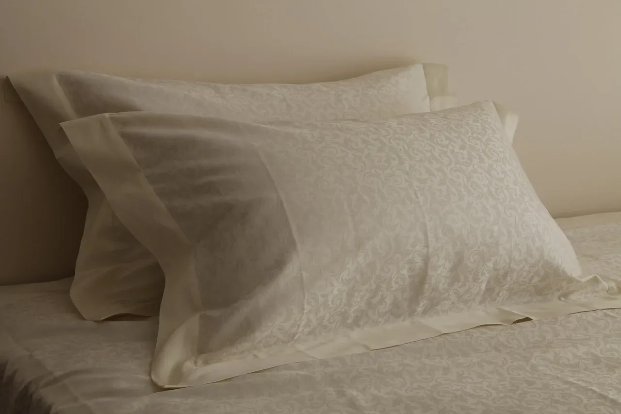 Cream pillowcase with a stitched border